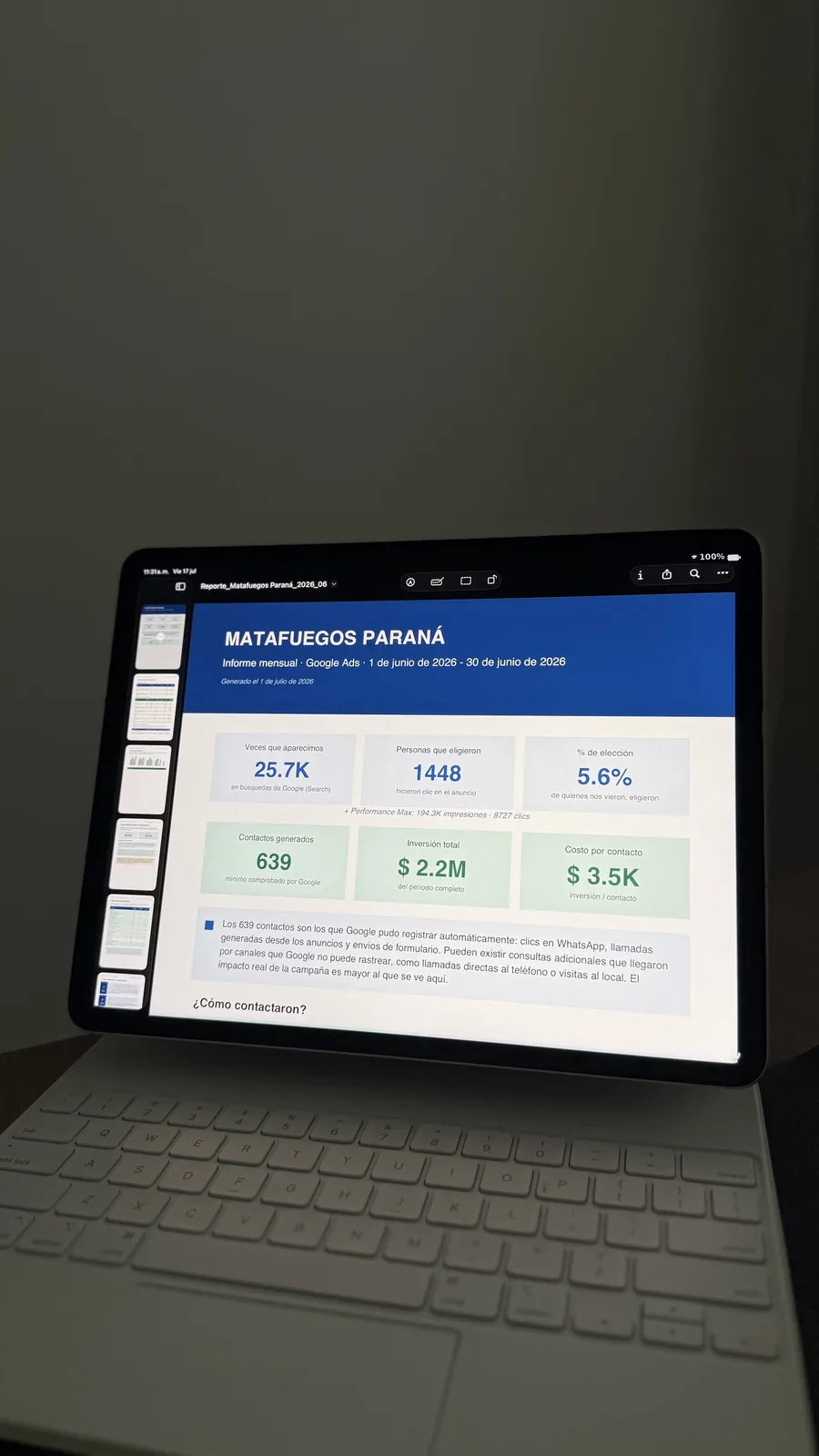 Informe mensual de Google Ads en una tablet
